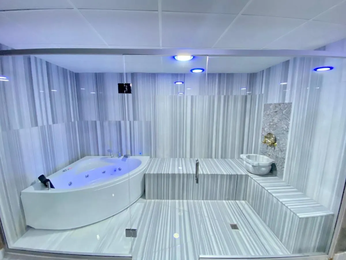 Grand Gulluk Hotel & Spa City Center אנטליה