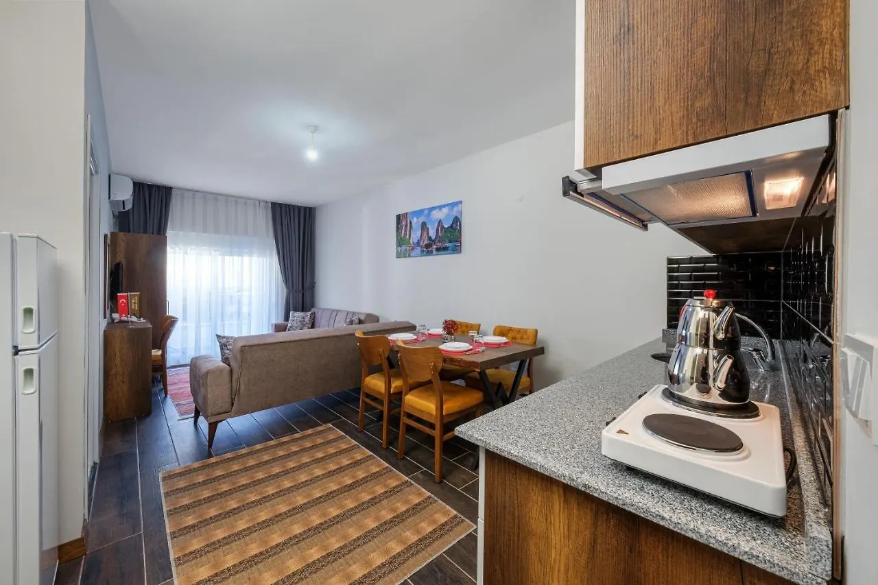 Grand Gulluk Hotel & Spa City Center אנטליה